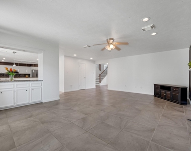 4422 Warwick Drive - Photo Thumbnail 6