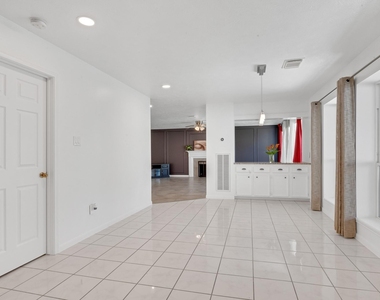 4422 Warwick Drive - Photo Thumbnail 16