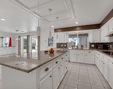 4422 Warwick Drive - Photo Thumbnail 3