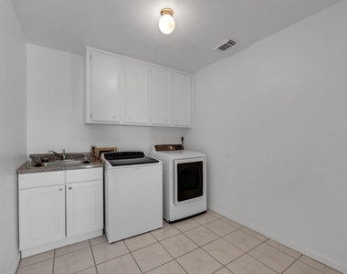 4422 Warwick Drive - Photo Thumbnail 28