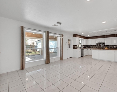 4422 Warwick Drive - Photo Thumbnail 7