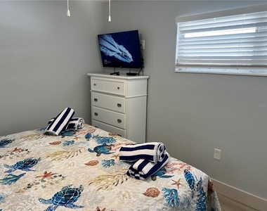 6020 Midnight Pass Road - Photo Thumbnail 10