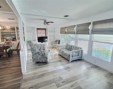 667 Sugar Palm Street - Photo Thumbnail 17