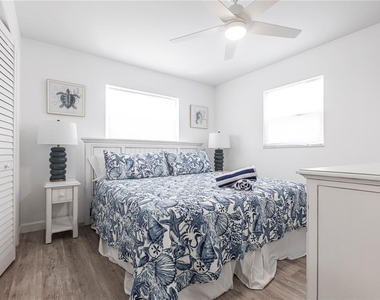 6020 Midnight Pass Road - Photo Thumbnail 14