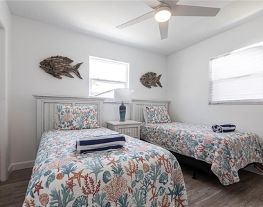 6020 Midnight Pass Road - Photo Thumbnail 16