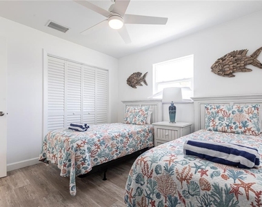 6020 Midnight Pass Road - Photo Thumbnail 17