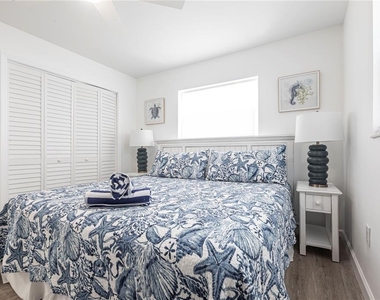 6020 Midnight Pass Road - Photo Thumbnail 15
