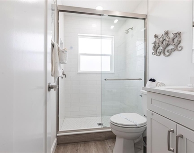 6020 Midnight Pass Road - Photo Thumbnail 12