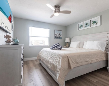 6020 Midnight Pass Road - Photo Thumbnail 11