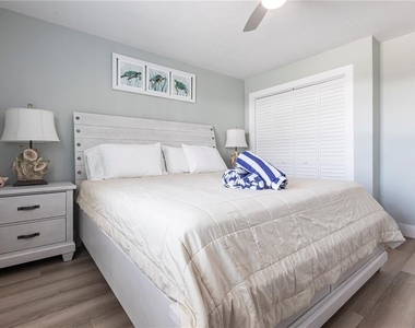 6020 Midnight Pass Road - Photo Thumbnail 12