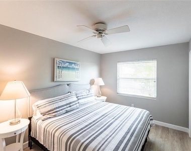 6020 Midnight Pass Road - Photo Thumbnail 14