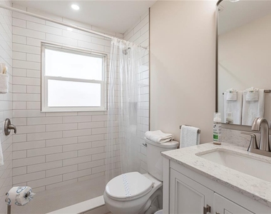 6020 Midnight Pass Road - Photo Thumbnail 12