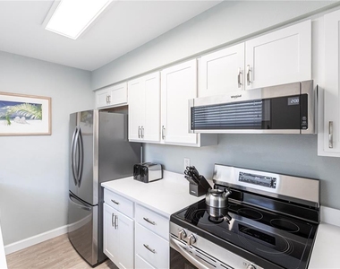 6020 Midnight Pass Road - Photo Thumbnail 17