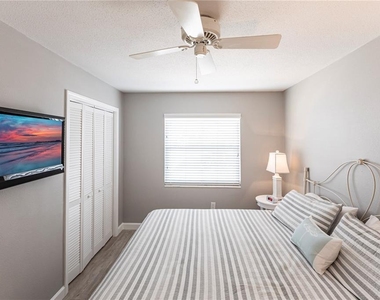 6020 Midnight Pass Road - Photo Thumbnail 23