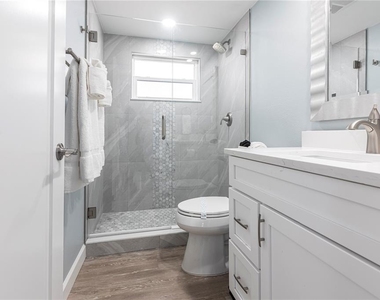 6020 Midnight Pass Road - Photo Thumbnail 14