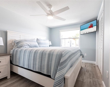 6020 Midnight Pass Road - Photo Thumbnail 12
