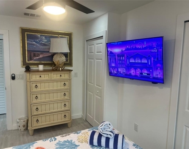 6020 Midnight Pass Road - Photo Thumbnail 11