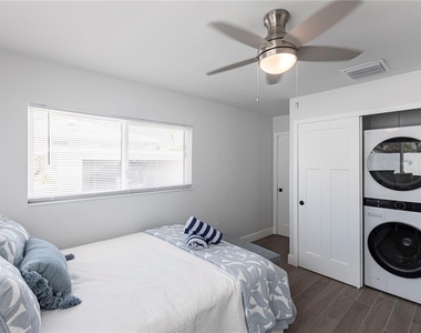 6020 Midnight Pass Road - Photo Thumbnail 12