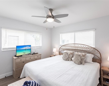 6020 Midnight Pass Road - Photo Thumbnail 15