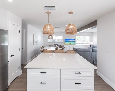 6020 Midnight Pass Road - Photo Thumbnail 9