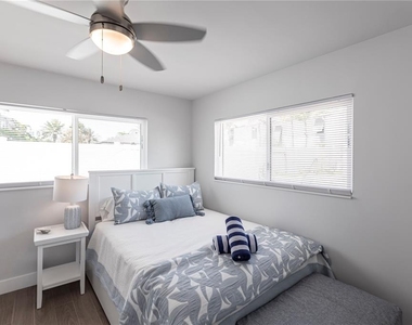 6020 Midnight Pass Road - Photo Thumbnail 10