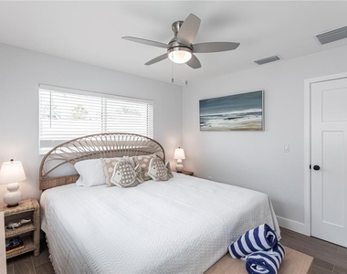 6020 Midnight Pass Road - Photo Thumbnail 16