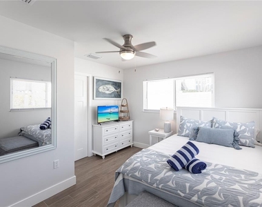 6020 Midnight Pass Road - Photo Thumbnail 11