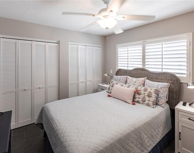 6020 Midnight Pass Road - Photo Thumbnail 12