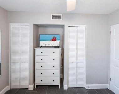 6020 Midnight Pass Road - Photo Thumbnail 2
