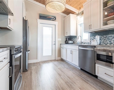 6020 Midnight Pass Road - Photo Thumbnail 9