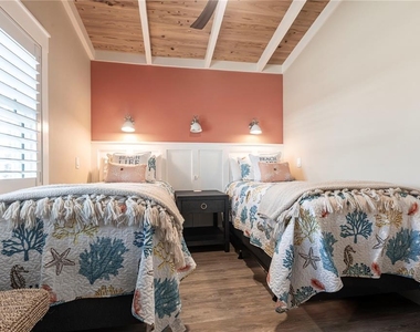6020 Midnight Pass Road - Photo Thumbnail 15