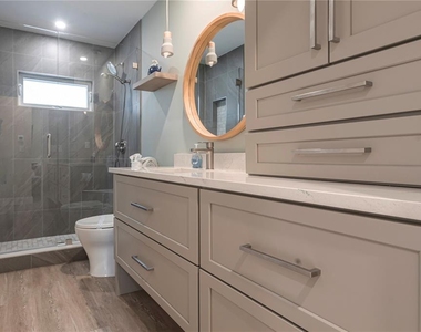 6020 Midnight Pass Road - Photo Thumbnail 16