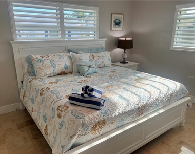 6020 Midnight Pass Road - Photo Thumbnail 15