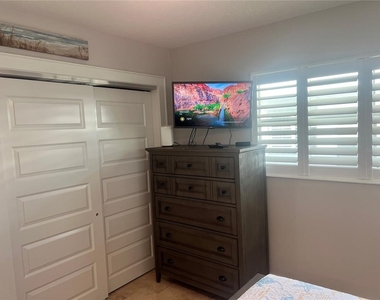 6020 Midnight Pass Road - Photo Thumbnail 12