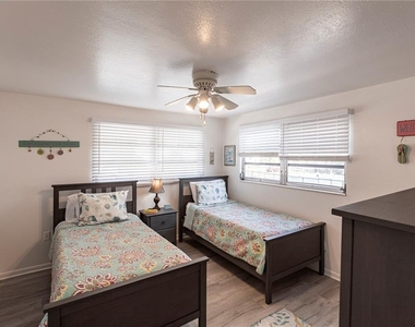 6020 Midnight Pass Road - Photo Thumbnail 16