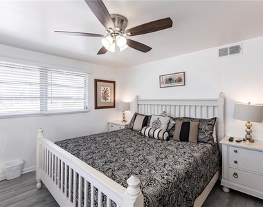 6020 Midnight Pass Road - Photo Thumbnail 11