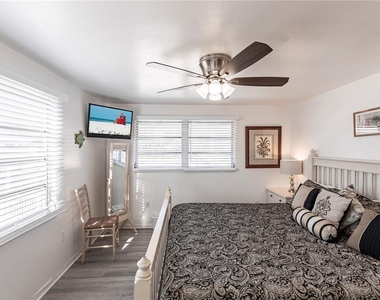 6020 Midnight Pass Road - Photo Thumbnail 12