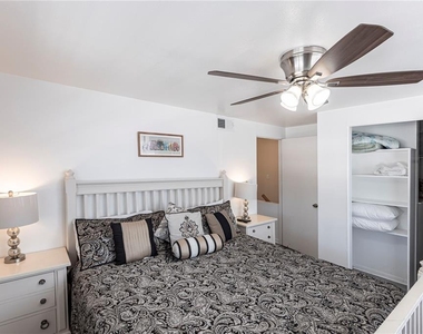 6020 Midnight Pass Road - Photo Thumbnail 10