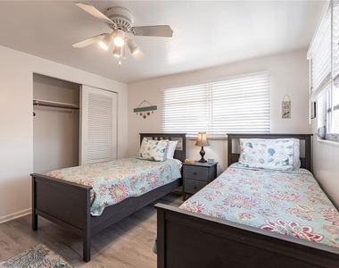 6020 Midnight Pass Road - Photo Thumbnail 17