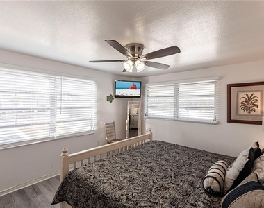 6020 Midnight Pass Road - Photo Thumbnail 9