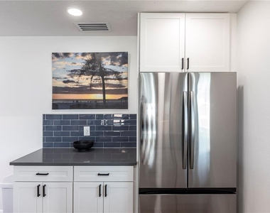 6020 Midnight Pass Road - Photo Thumbnail 10