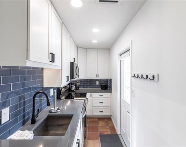 6020 Midnight Pass Road - Photo Thumbnail 11