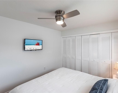 6020 Midnight Pass Road - Photo Thumbnail 16