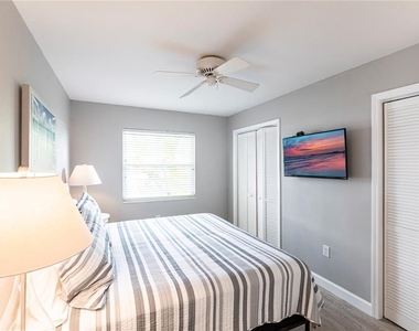 6020 Midnight Pass Road - Photo Thumbnail 13