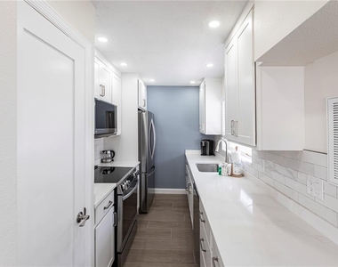 6020 Midnight Pass Road - Photo Thumbnail 5