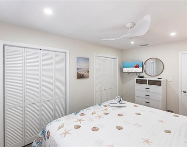6020 Midnight Pass Road - Photo Thumbnail 11