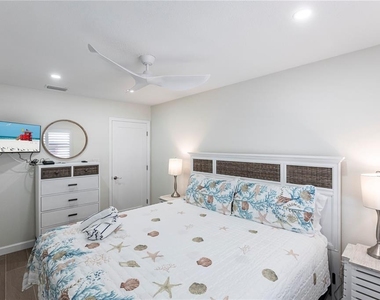 6020 Midnight Pass Road - Photo Thumbnail 10