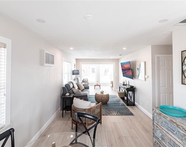 6020 Midnight Pass Road - Photo Thumbnail 4