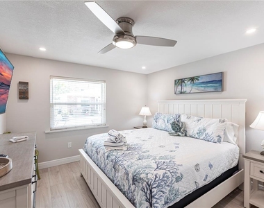 6020 Midnight Pass Road - Photo Thumbnail 20
