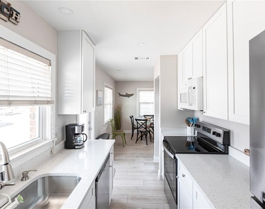 6020 Midnight Pass Road - Photo Thumbnail 19